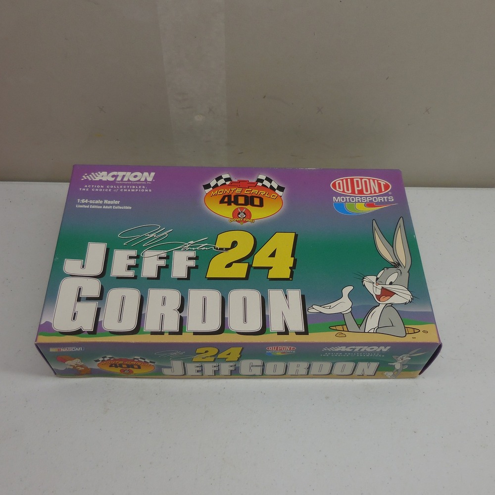 Action Jeff Gordon 24 DuPont Looney Tunes 2001 1:64 Hauler ChromaLusion Prizm